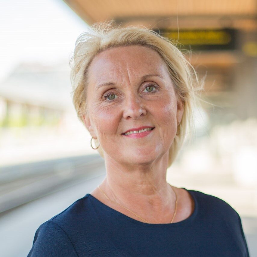 Denna bild har ett alt-attribut som är tomt. Dess filnamn är portrattbild-anne2-edited.jpg